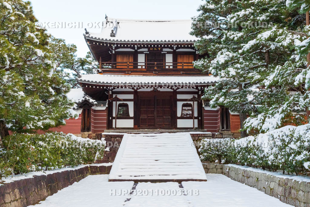 京都府　雪の建仁寺　開山堂