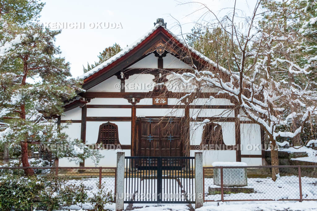 京都府　雪の建仁寺　浴室