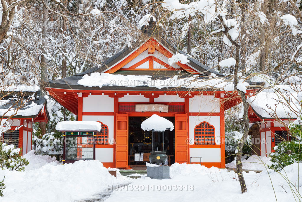 京都府　雪の三千院　観音堂