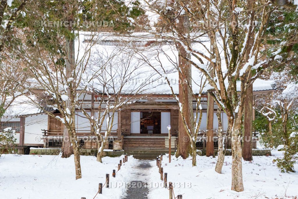 京都府　雪の三千院　宸殿