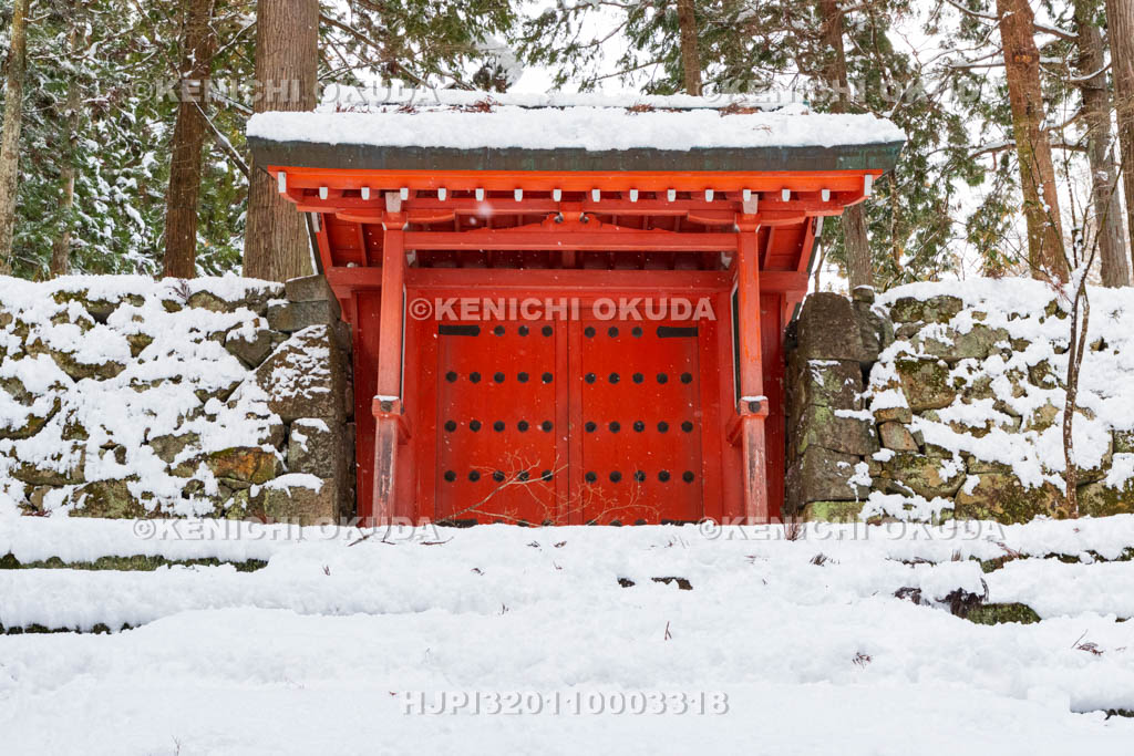 京都府　雪の三千院　朱雀門