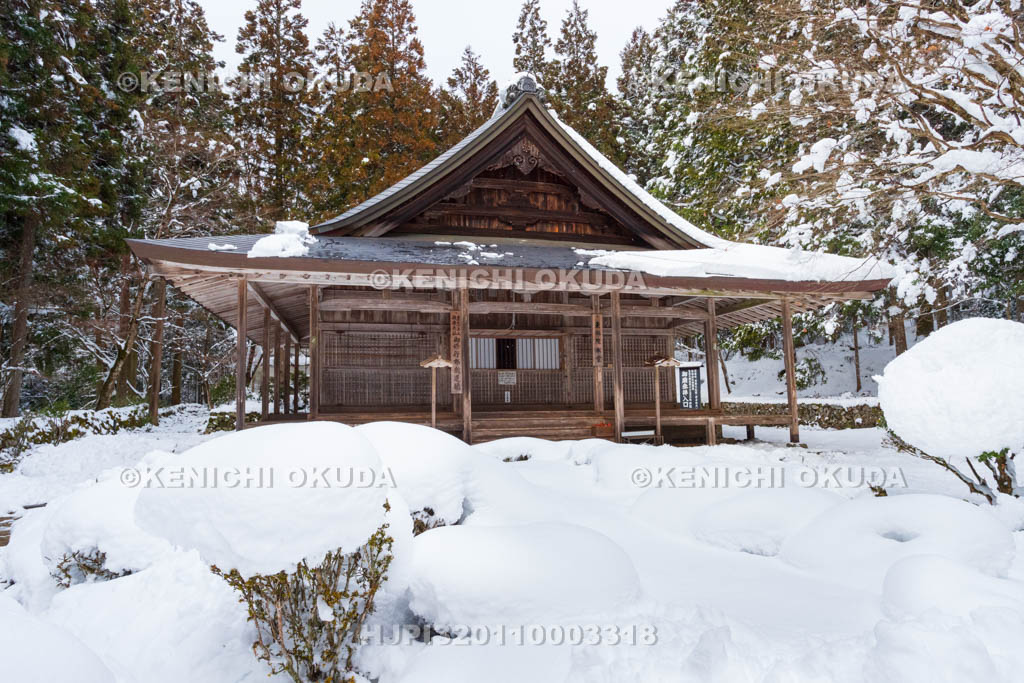 京都府　大原の里　雪の来迎院　本堂