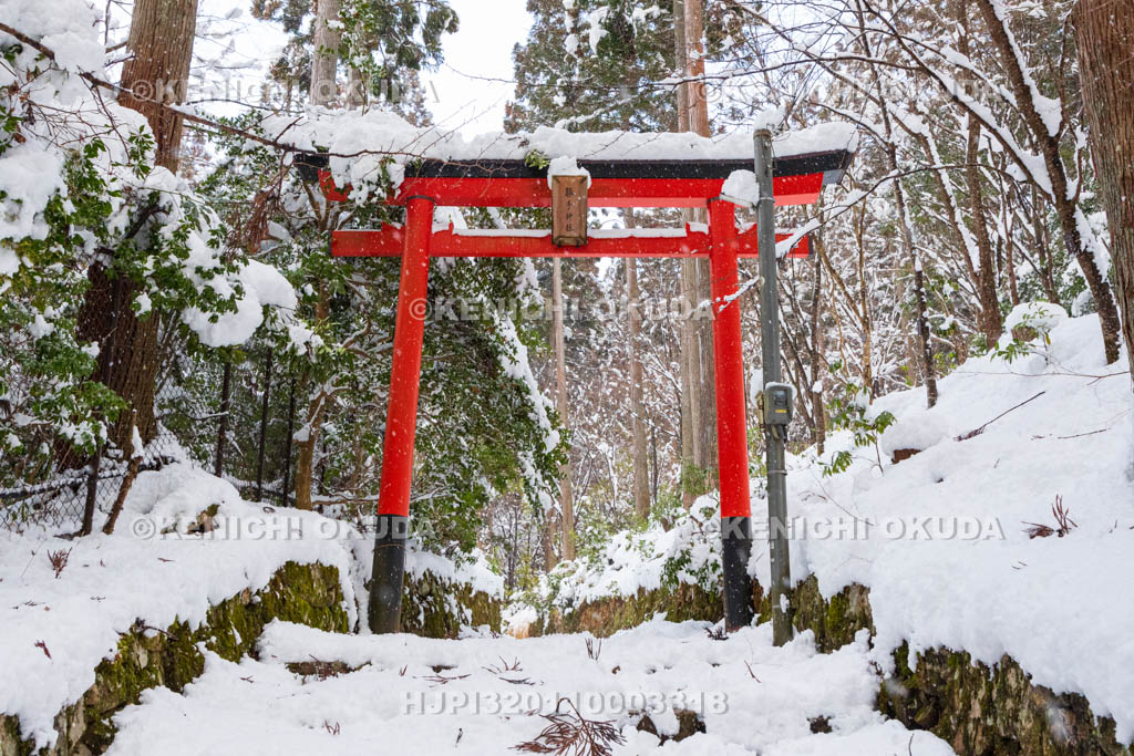 京都府　大原の里　雪の勝手神社　参道