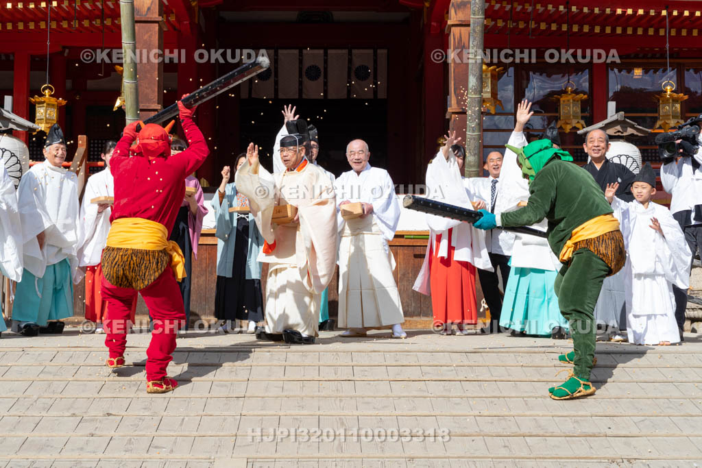 京都府　石清水八幡宮　鬼やらい神事　豆撒き
