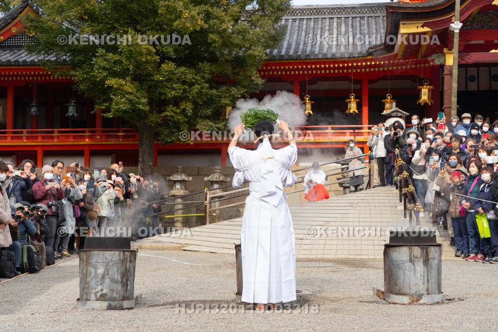 京都府　石清水八幡宮　湯立神事