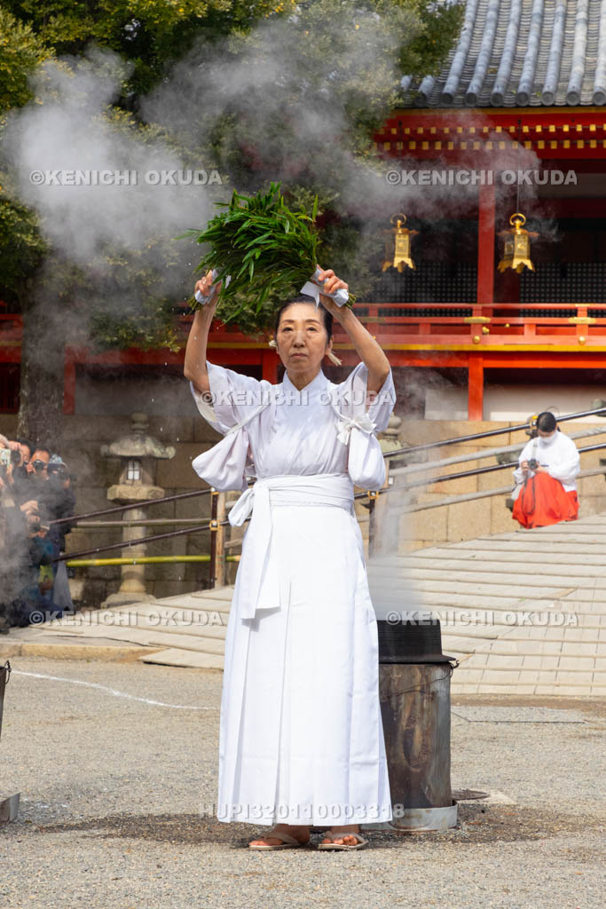 京都府　石清水八幡宮　湯立神事