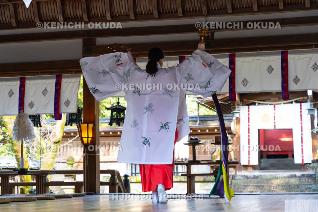 奈良県　廣瀬大社　砂かけ祭（お田植祭）　殿上の儀　神楽奉奏