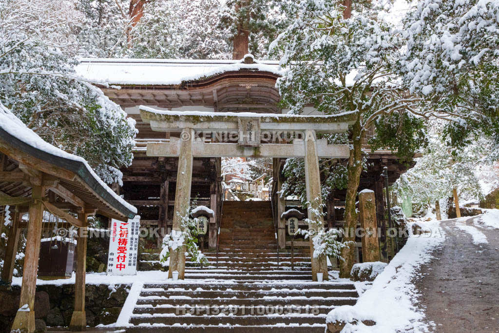 京都府　雪の鞍馬寺　由岐神社