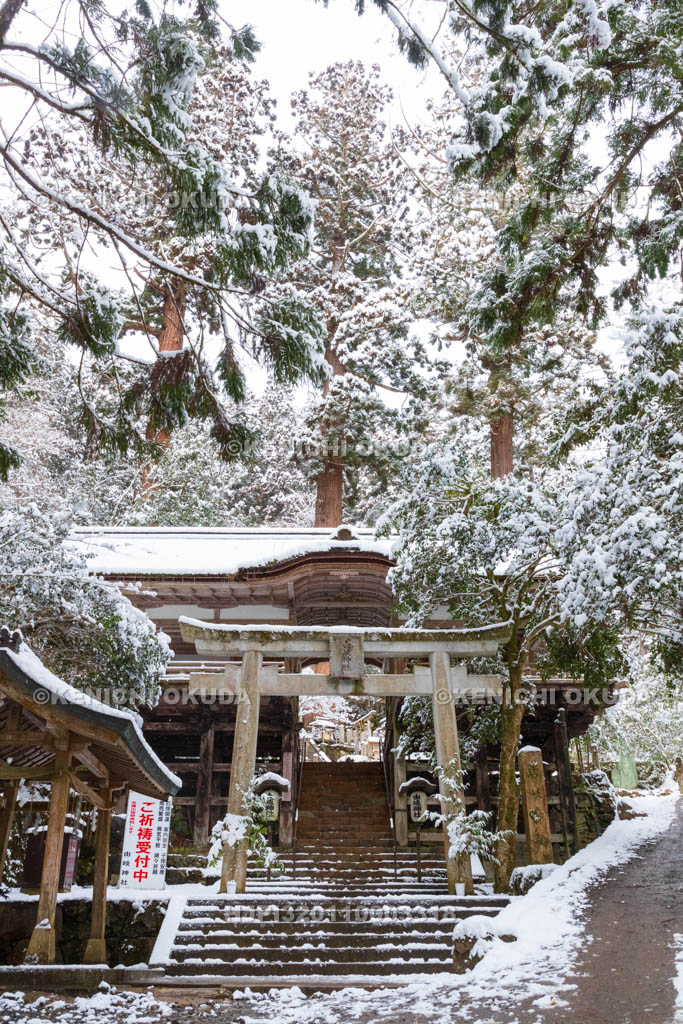 京都府　雪の鞍馬寺　由岐神社