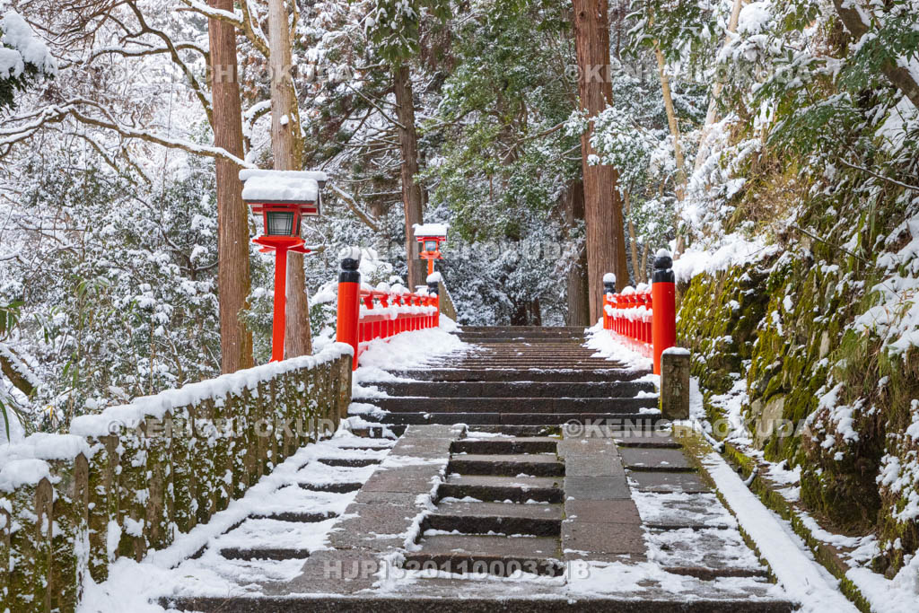 京都府　雪の鞍馬寺　九十九折（つづらおり）参道　万栄橋付近