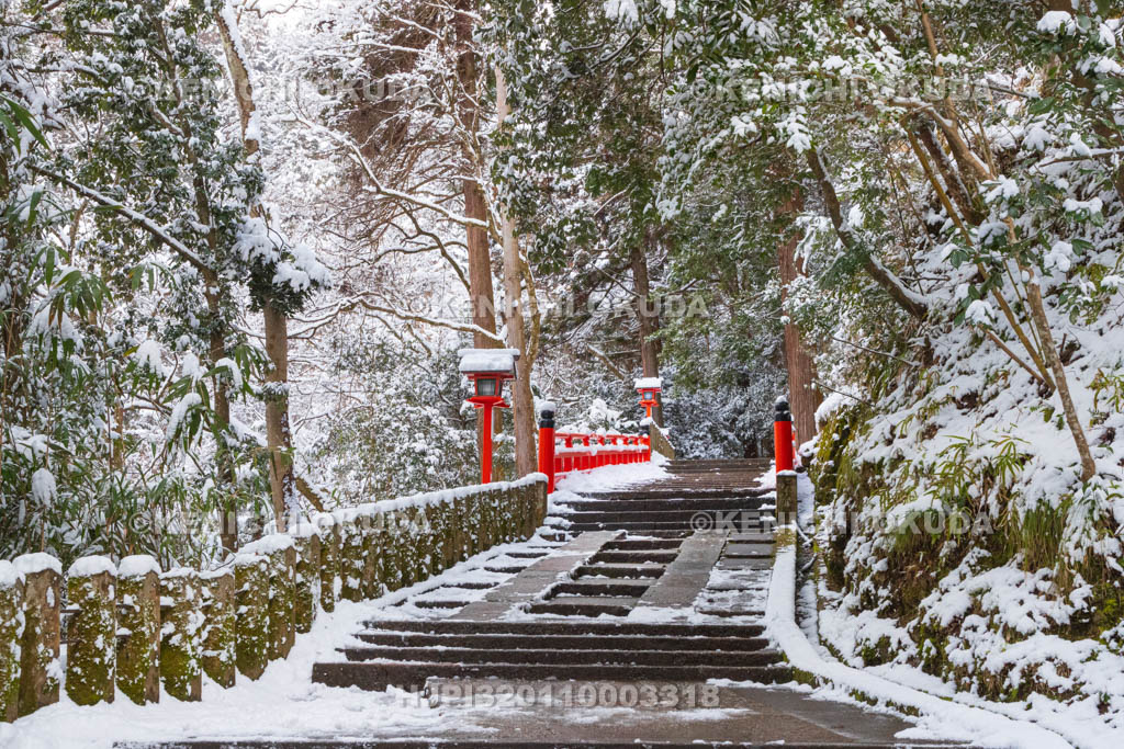 京都府　雪の鞍馬寺　九十九折（つづらおり）参道　万栄橋付近