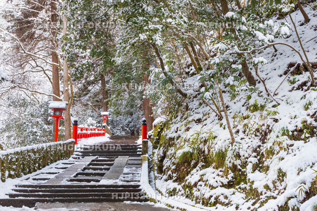京都府　雪の鞍馬寺　九十九折（つづらおり）参道　万栄橋付近