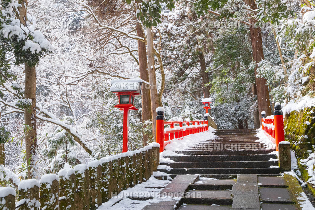 京都府　雪の鞍馬寺　九十九折（つづらおり）参道　万栄橋付近
