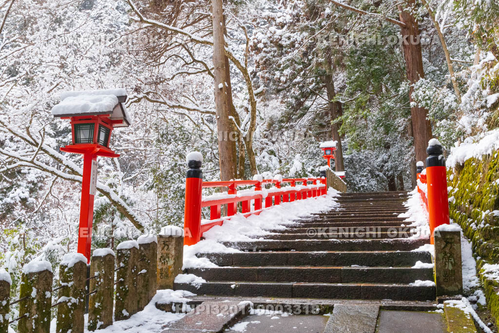 京都府　雪の鞍馬寺　九十九折（つづらおり）参道　万栄橋付近