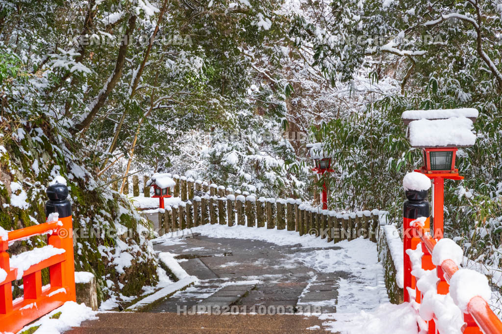 京都府　雪の鞍馬寺　九十九折（つづらおり）参道　万栄橋付近