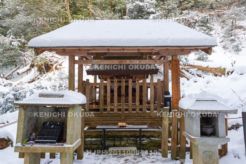 京都府　雪の鞍馬寺　奥の院　義経堂