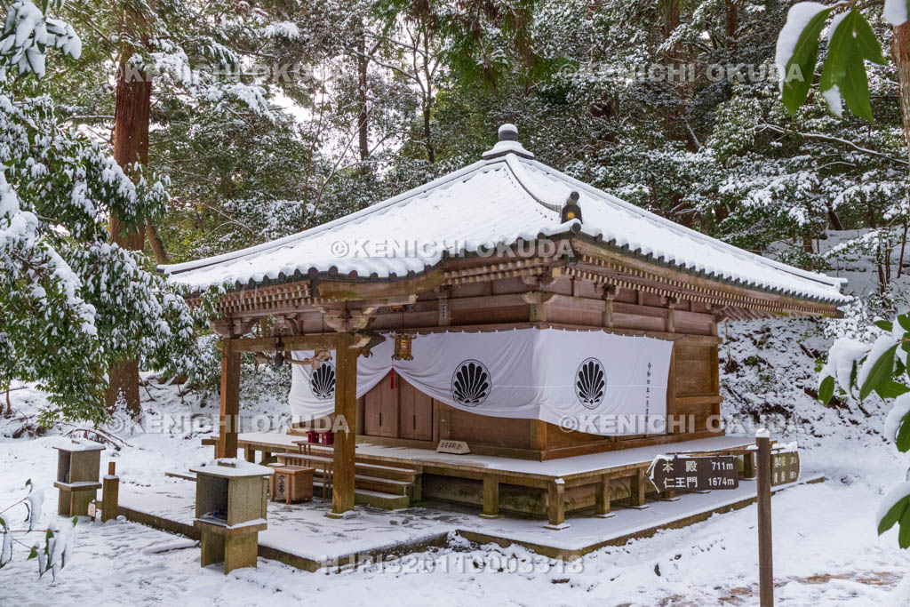 京都府　雪の鞍馬寺　奥の院　僧正ガ谷不動堂