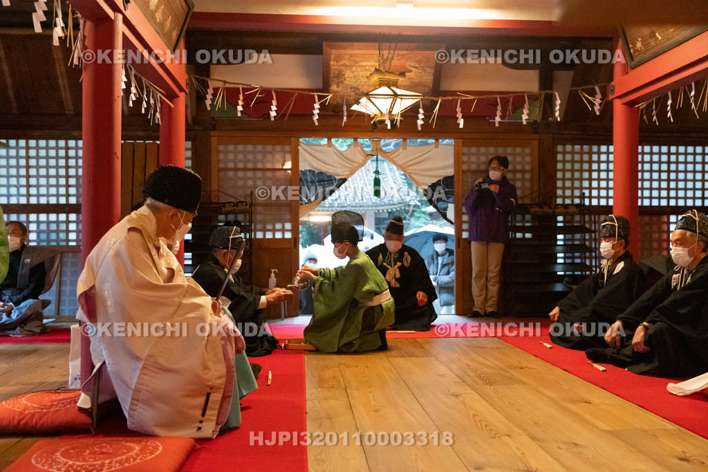 京都府　涌出宮（わきでのみや）　居籠祭　饗応（あえ）の儀　御神酒だし