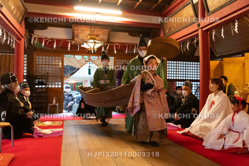 京都府　涌出宮（わきでのみや）　居籠祭　御田植神事　舟を引くボーヨ