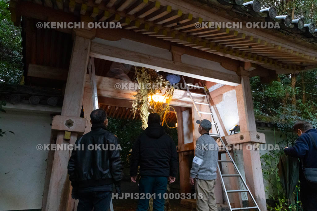 京都府　涌出宮（わきでのみや）　居籠祭　かんじょう縄の掛け替え