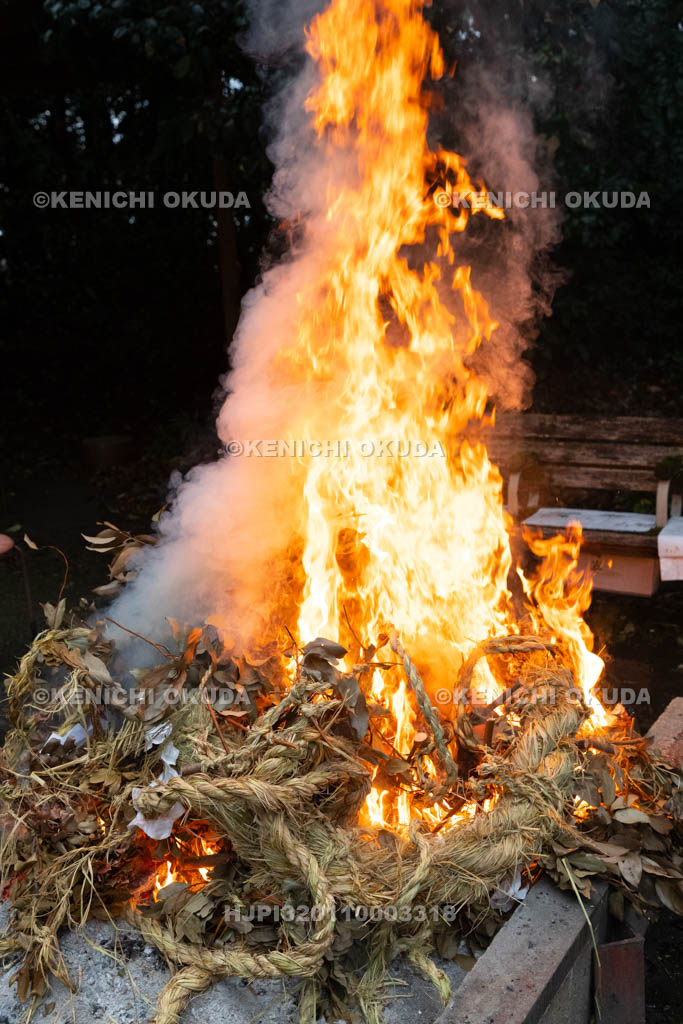 京都府　涌出宮（わきでのみや）　居籠祭　かんじょう縄の焼納