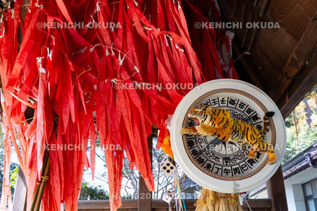 滋賀県　日牟禮八幡宮　絵馬殿　奉納された展示用の左義長ダシ（寅年）