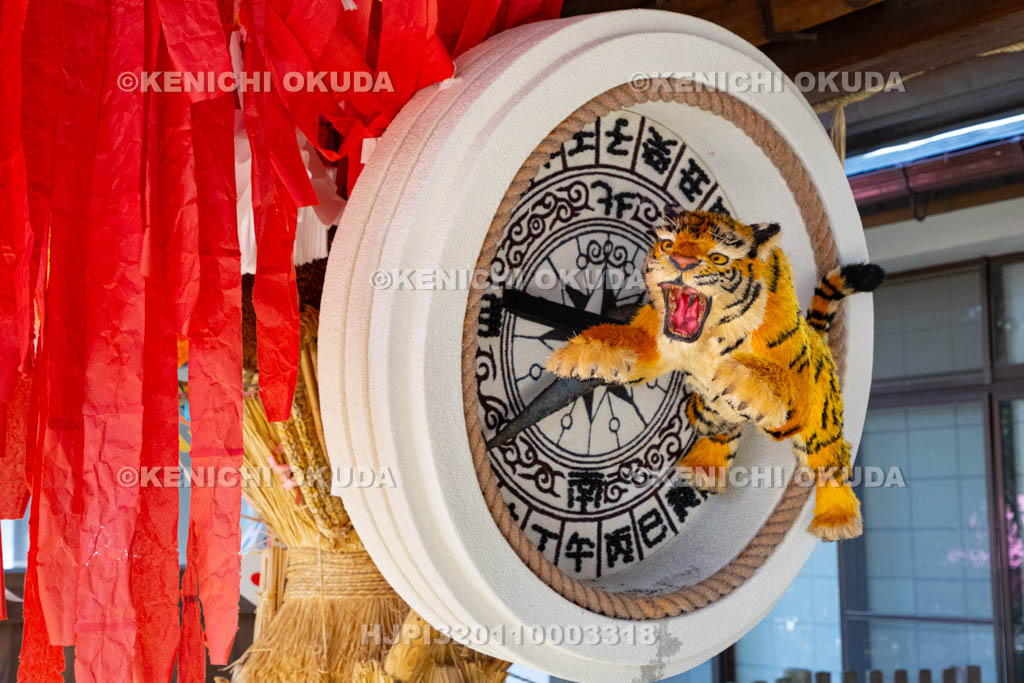 滋賀県　日牟禮八幡宮　絵馬殿　奉納された展示用の左義長ダシ（寅年）