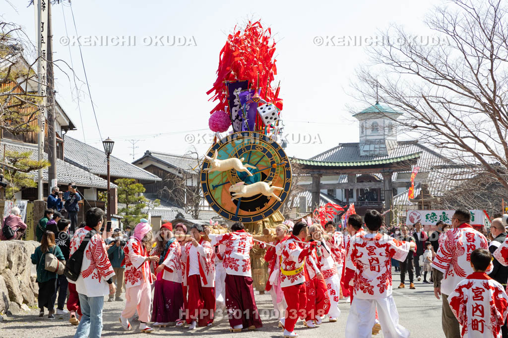 滋賀県　日牟禮八幡宮　左義長祭　左義長宮入り（​宮内町）