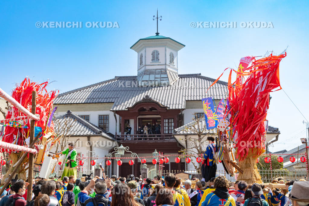滋賀県　日牟禮八幡宮　左義長祭　白雲館と左義長