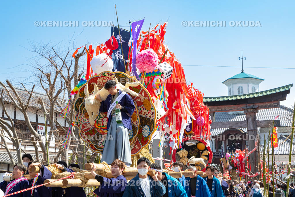 滋賀県　日牟禮八幡宮　左義長祭　左義長宮入り（参和会）