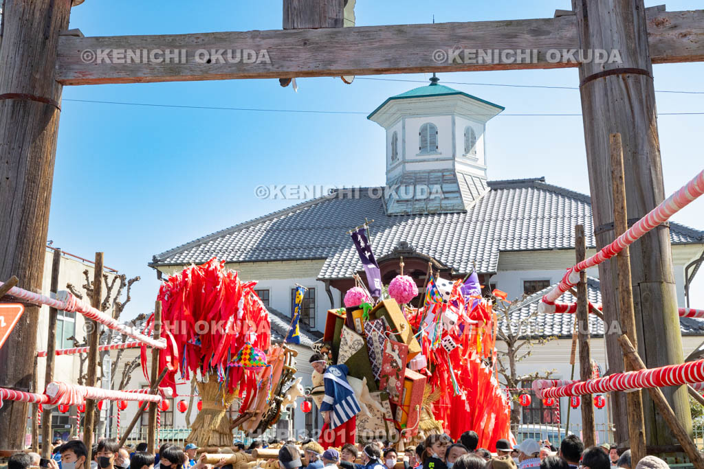 滋賀県　日牟禮八幡宮　左義長祭　白雲館と左義長