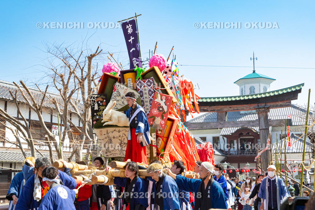 滋賀県　日牟禮八幡宮　左義長祭　左義長宮入り（第十一区）
