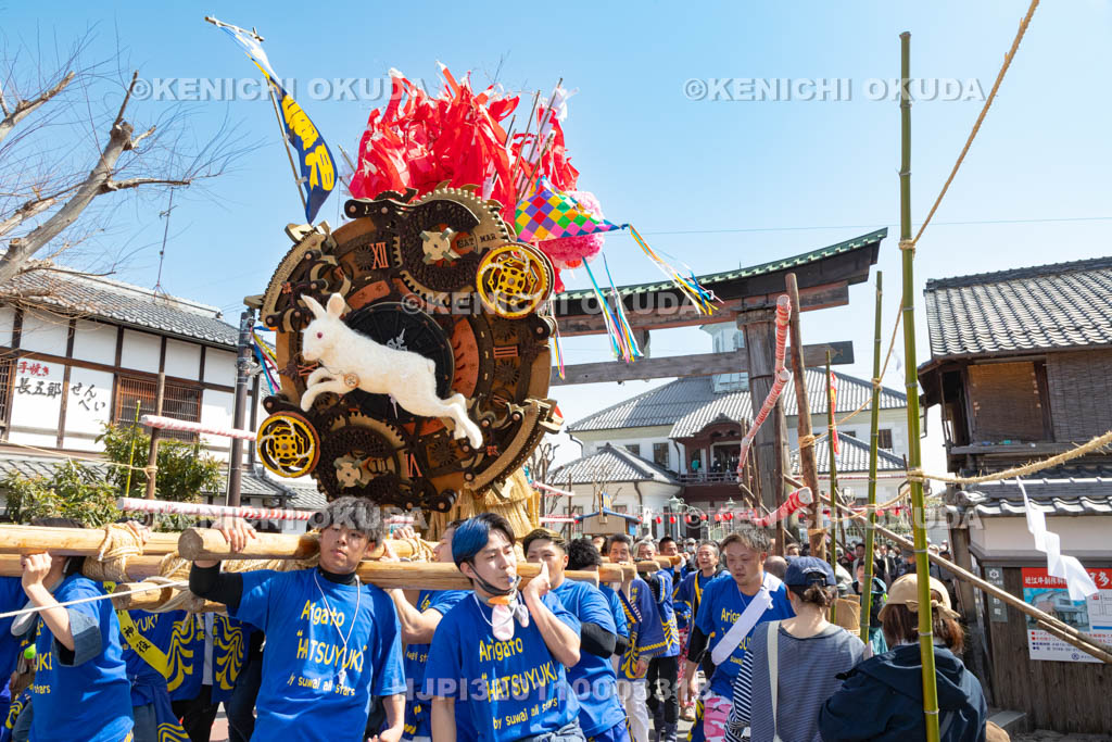 滋賀県　日牟禮八幡宮　左義長祭　左義長宮入り（仲屋町）