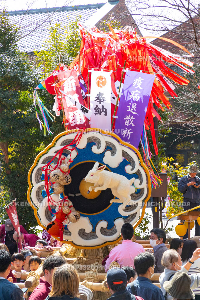滋賀県　日牟禮八幡宮　左義長祭　境内の左義長（新町通り）