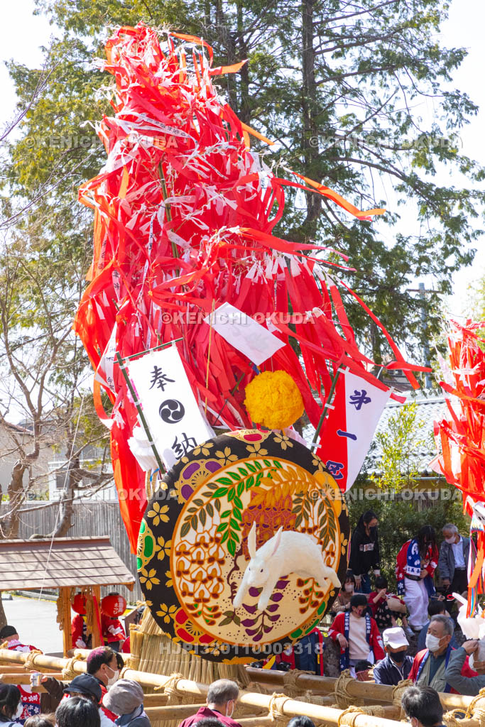 滋賀県　日牟禮八幡宮　左義長祭　境内の左義長（第一区）
