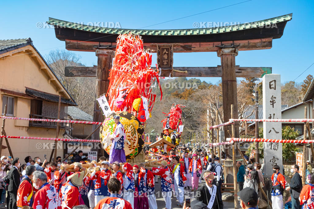 滋賀県　日牟禮八幡宮　左義長祭　左義長渡御出発（第一区）