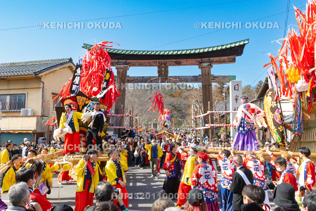 滋賀県　日牟禮八幡宮　左義長祭　左義長渡御出発