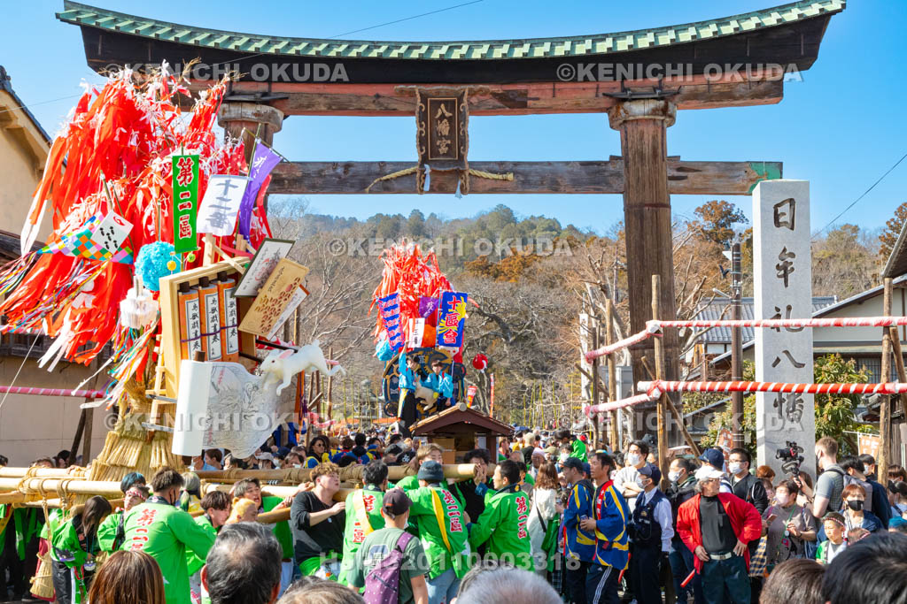 滋賀県　日牟禮八幡宮　左義長祭　左義長渡御出発（第二区）