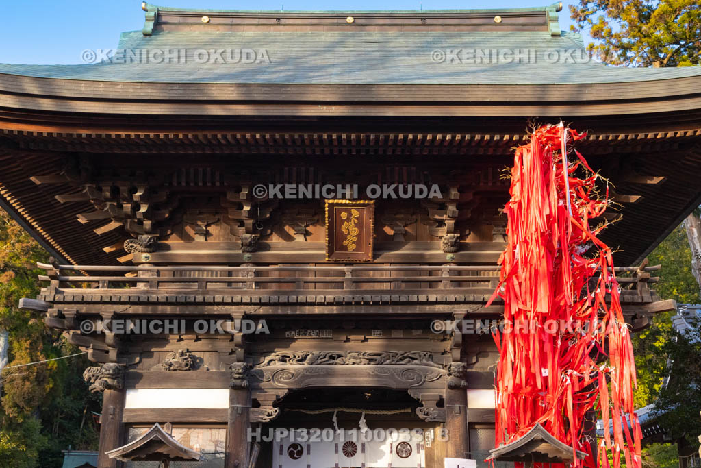 滋賀県　日牟禮八幡宮　左義長祭　楼門（随神門）の赤紙