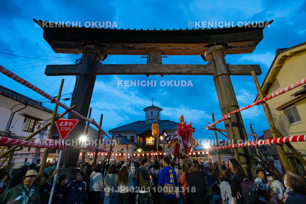 滋賀県　日牟禮八幡宮　左義長祭　鳥居前マセマセ（為心町）