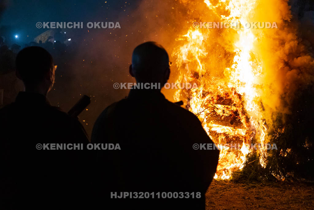 京都府　清凉寺　お松明式