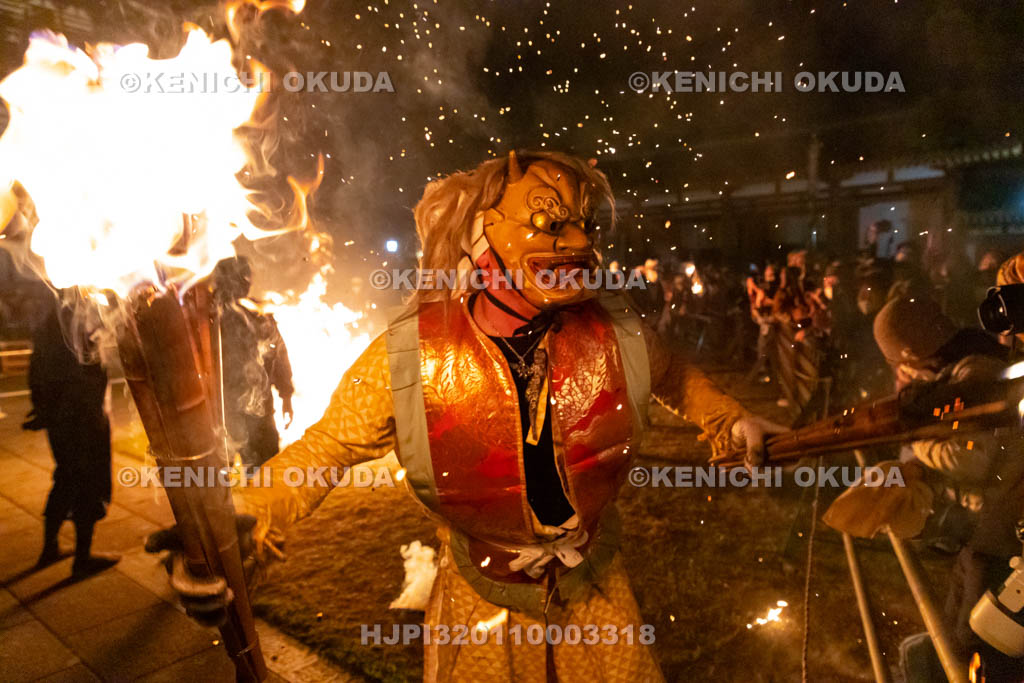 奈良県　薬師寺　修二会花会式　結願　鬼追式
