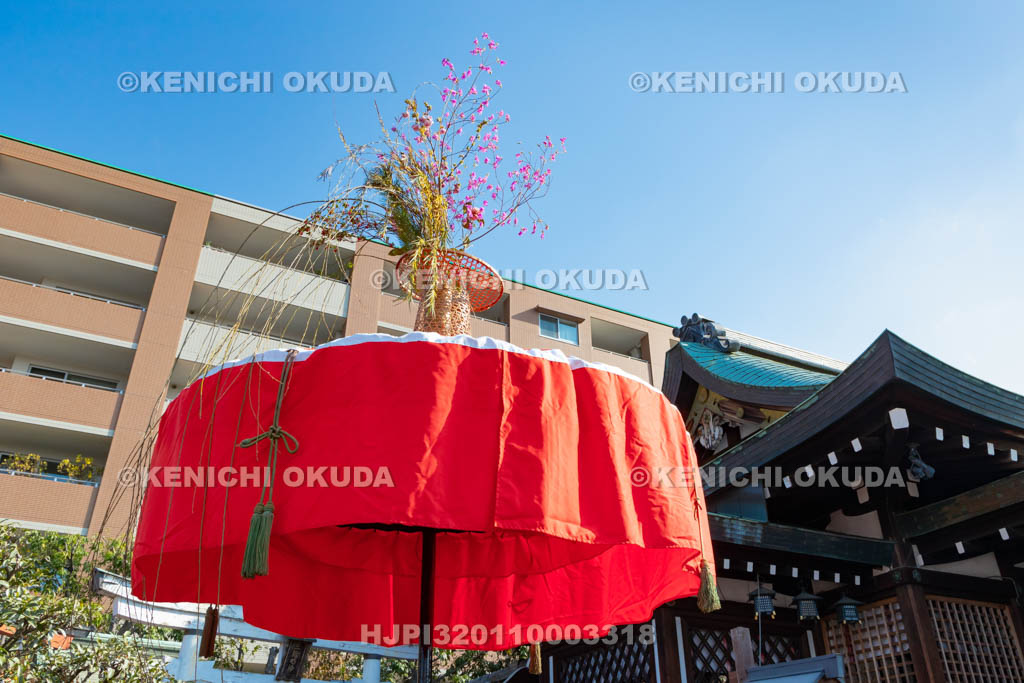 京都府　玄武神社　やすらい祭　拝殿と花傘