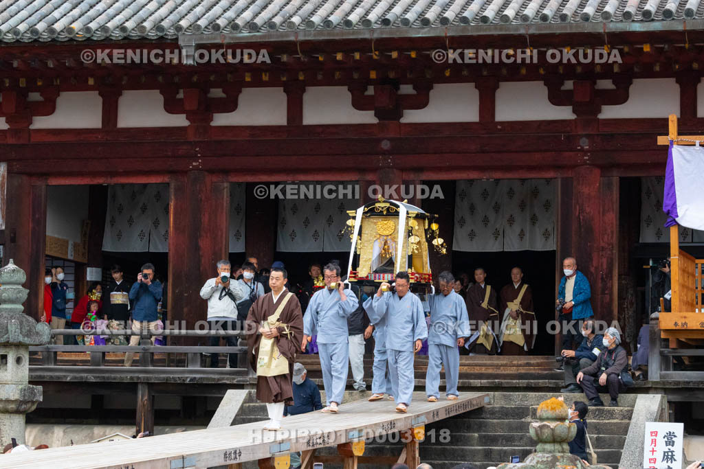 奈良県　當麻寺　練供養会式　中将姫