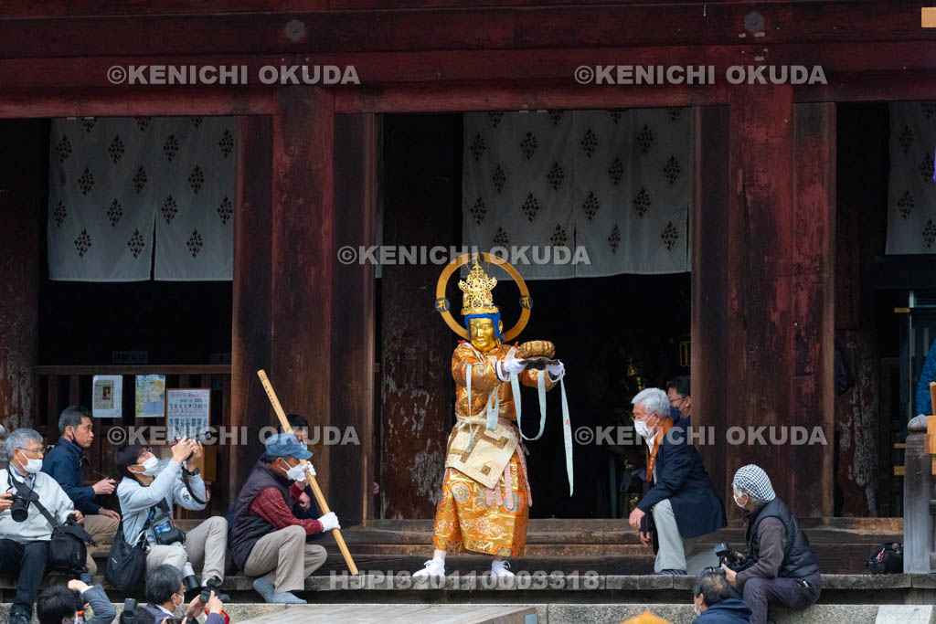 奈良県　當麻寺　練供養会式　観音菩薩