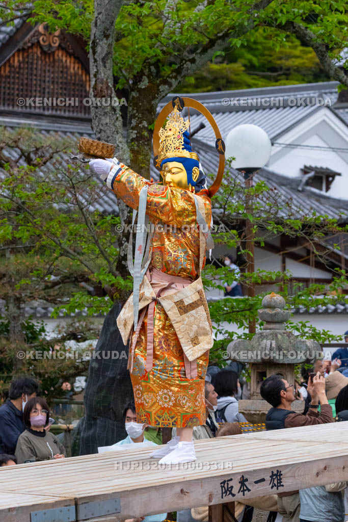 奈良県　當麻寺　練供養会式　観音菩薩