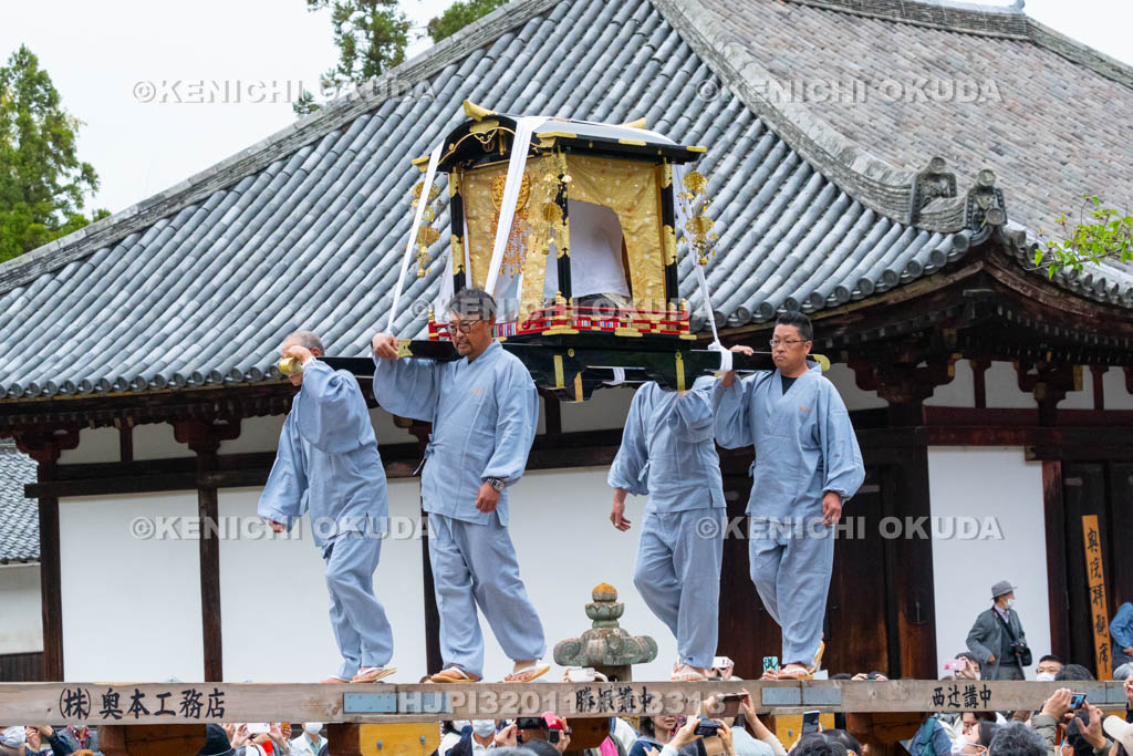 奈良県　當麻寺　練供養会式　中将姫