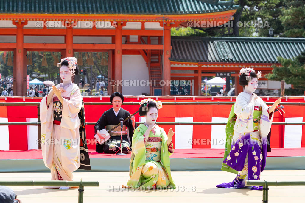 京都府　平安神宮　例祭翌日祭　神賑行事　舞妓奉納