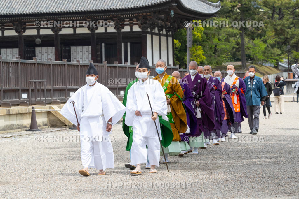 奈良県　興福寺　放生会　僧侶の参進