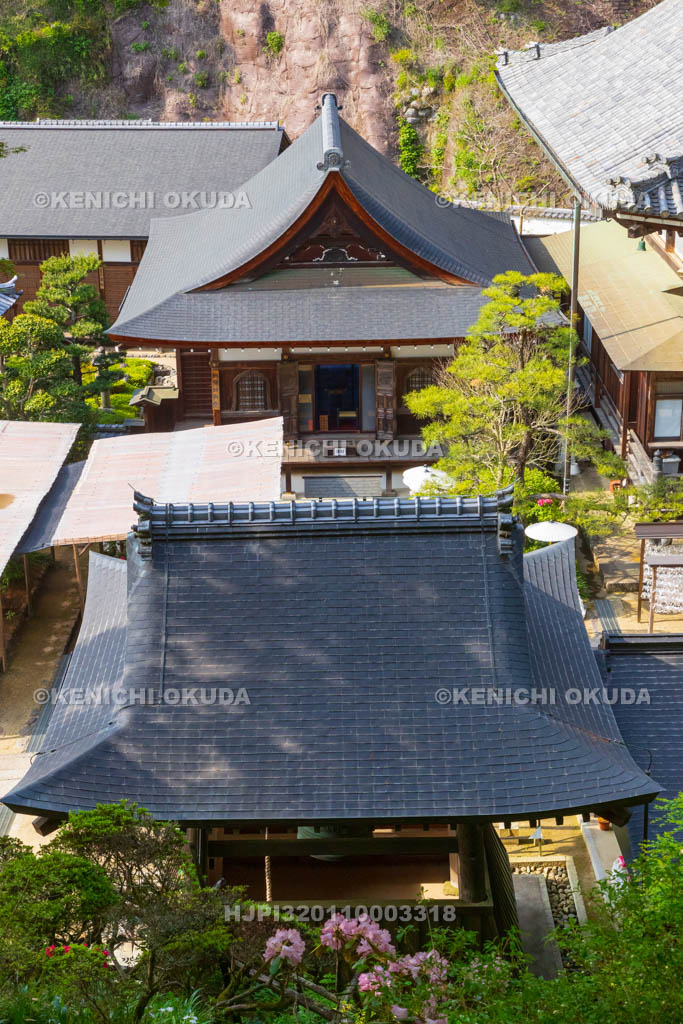 奈良県　岡寺　開山堂と鐘楼堂